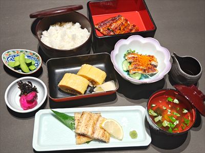 うなぎ料理　徳右ェ門
