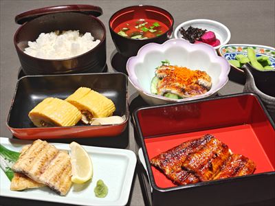 うなぎ料理　徳右ェ門