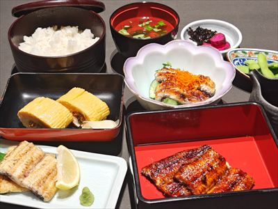 うなぎ料理　徳右ェ門