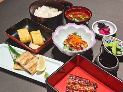 うなぎ料理　徳右ェ門
