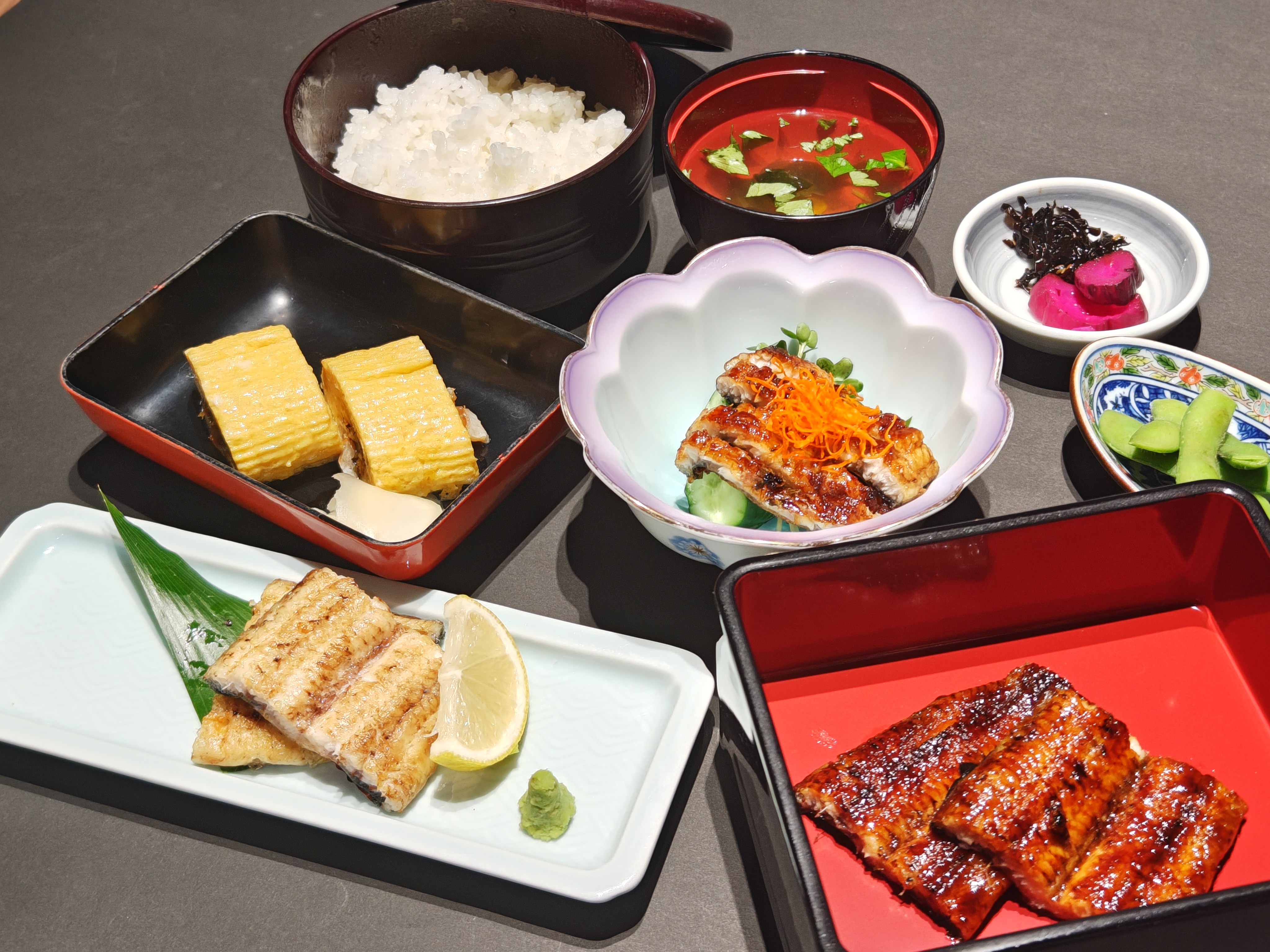 うなぎ料理　徳右ェ門