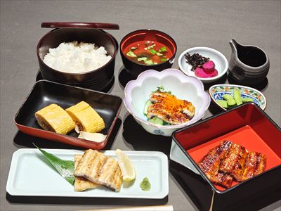 うなぎ料理　徳右ェ門